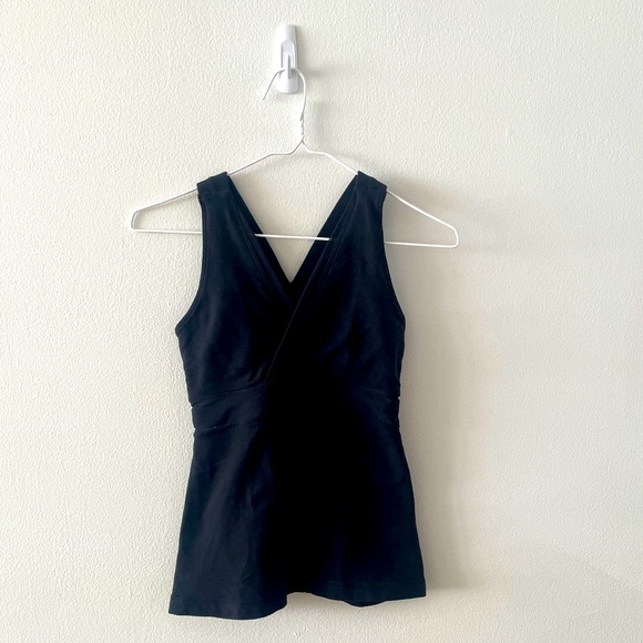 Lululemon Deep V Black Tank with removable cup inserts. Size 4. Great condition - Picture 1 of 4